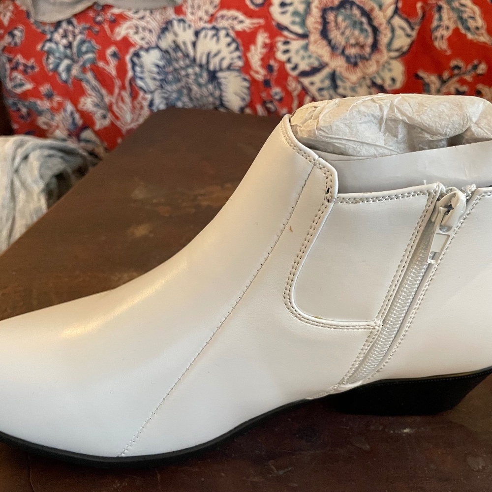 White low boots, Men's size 8